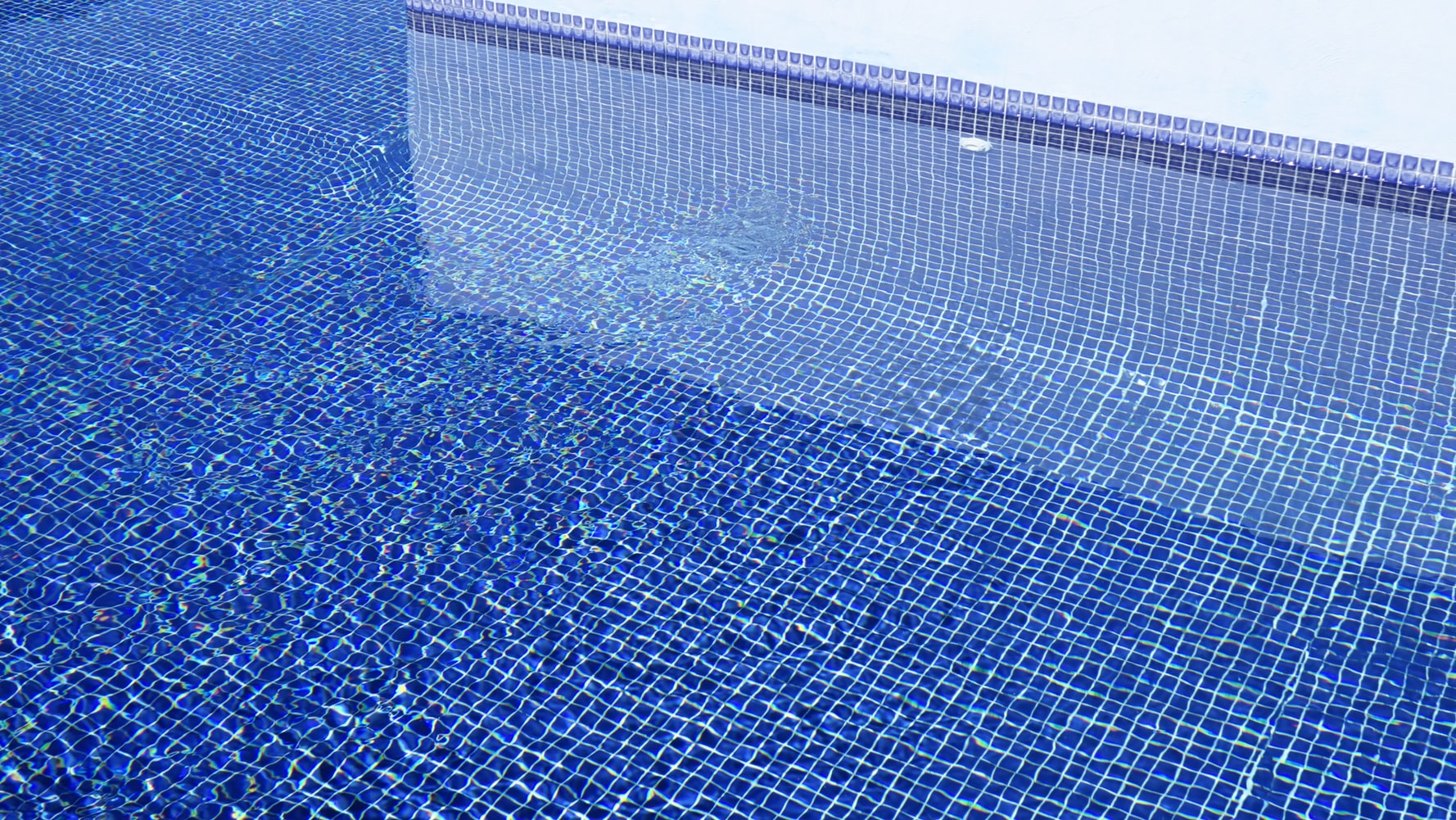 What Type Of Pool Tile Is The Best For Swimming Pools